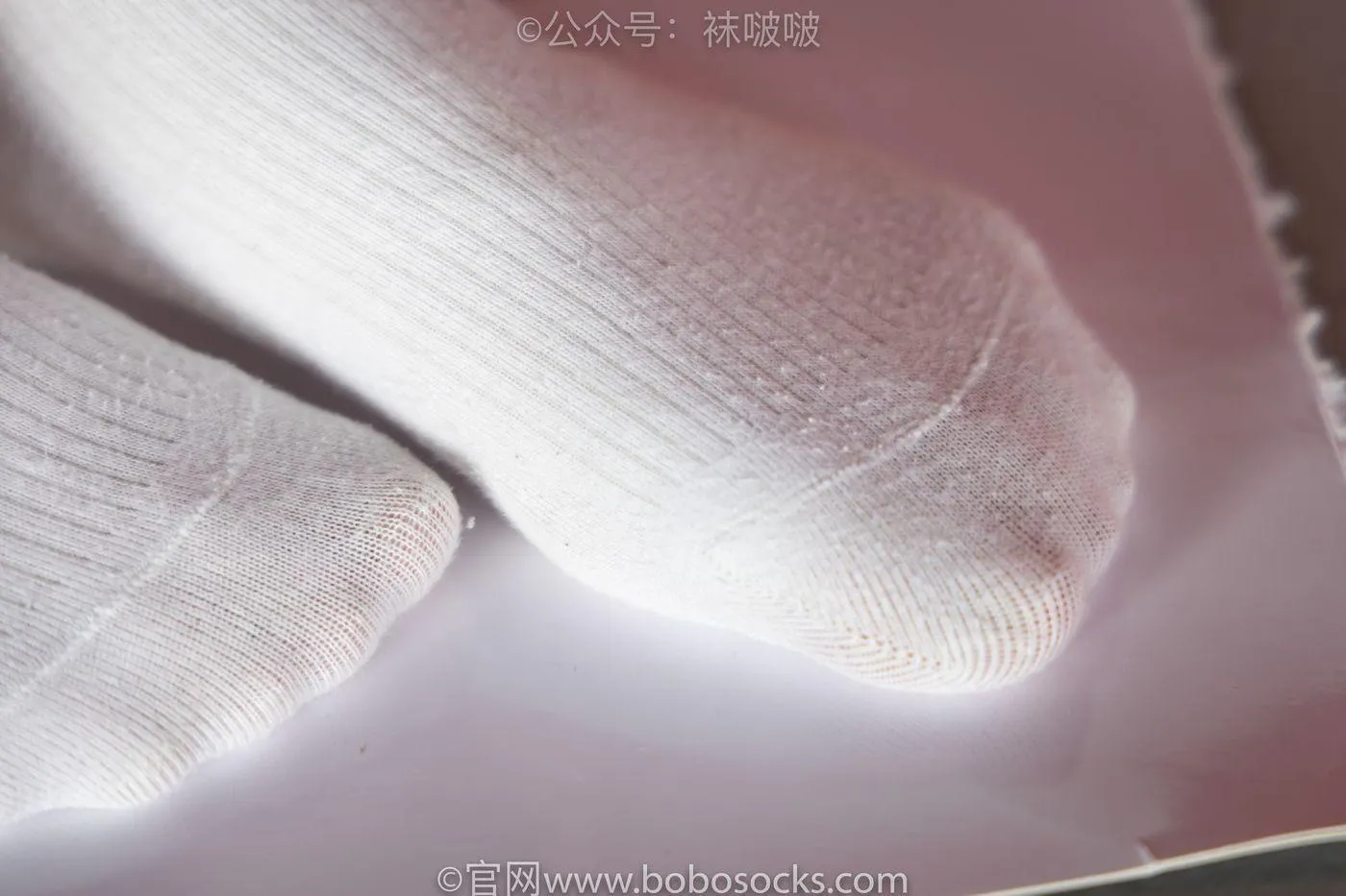 [BoBoSocks袜啵啵]NO.018 木木-运动鞋、白棉袜、裸足 [136P]插图1